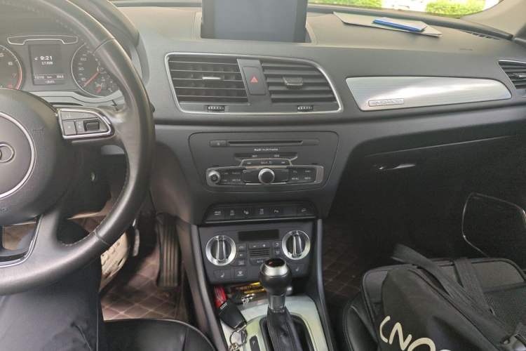 Used Audi Q3 2013 35 TFSI quattro Luxury Model Audio And AC Panel