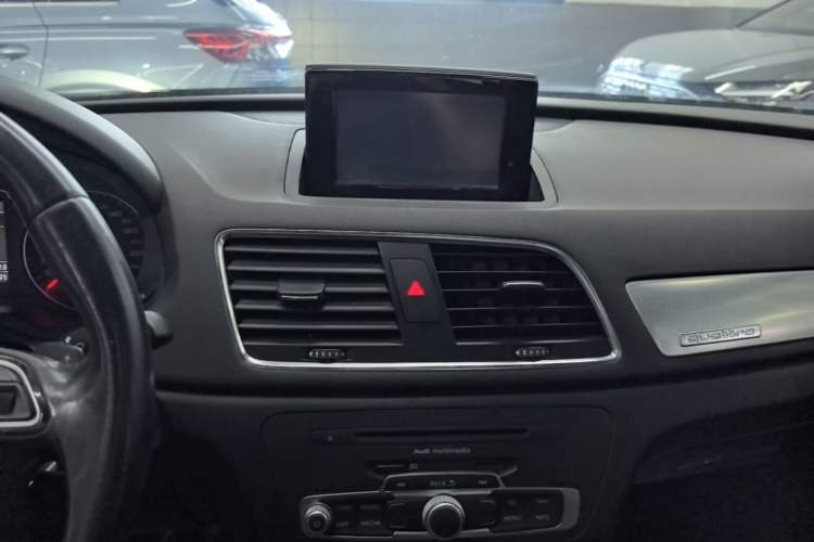 Used Audi Q3 2013 35 TFSI quattro Technology Edition Audio And AC Panel