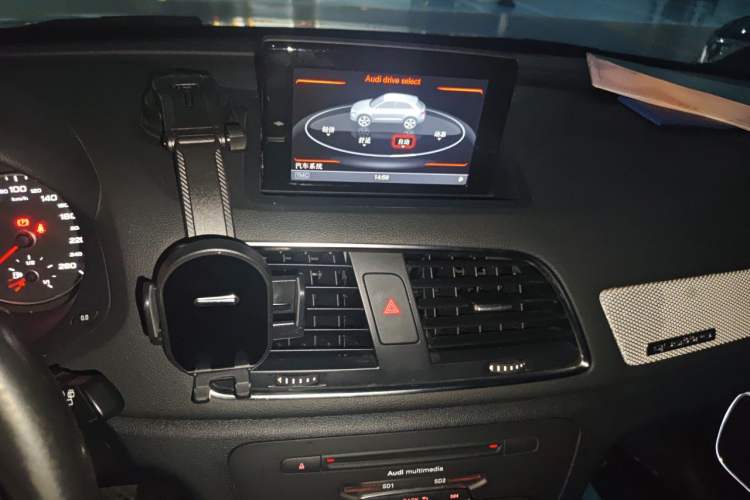 Used Audi Q3 2013 40 TFSI quattro Luxury Model Audio And AC Panel