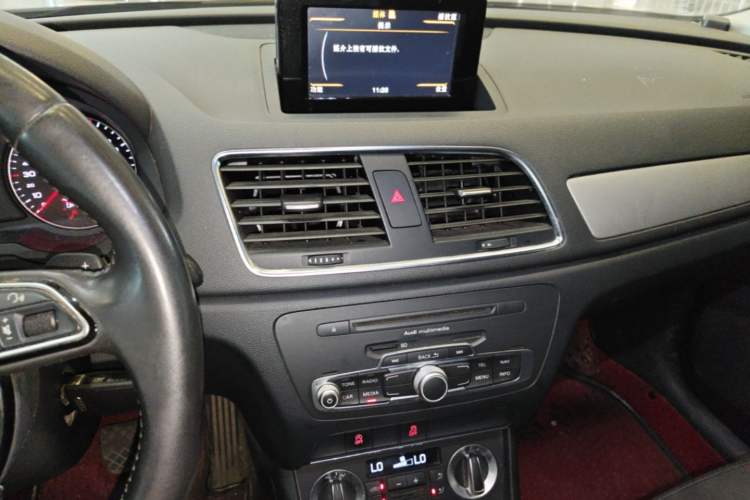 Used Audi Q3 2013 35 TFSI Ambition Edition Audio And AC Panel