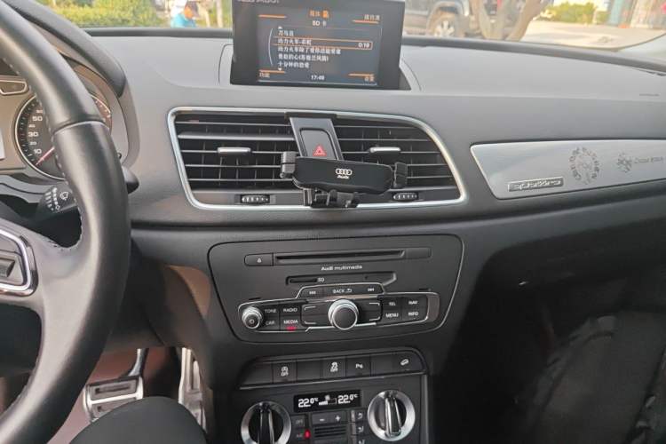 Used Audi Q3 2013 35 TFSI quattro Technology Edition Audio And AC Panel