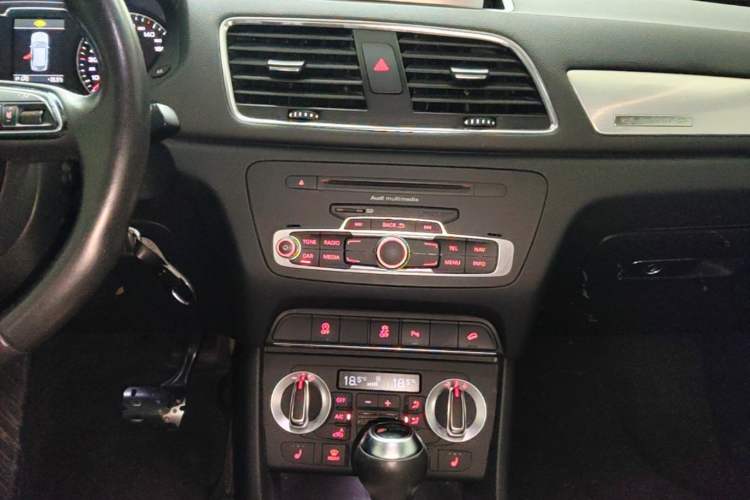 Used Audi Q3 2013 35 TFSI quattro Technology Edition Audio And AC Panel