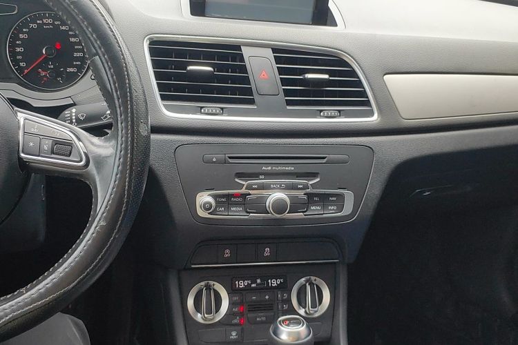 Used Audi Q3 2013 35 TFSI Ambition Edition Audio And AC Panel