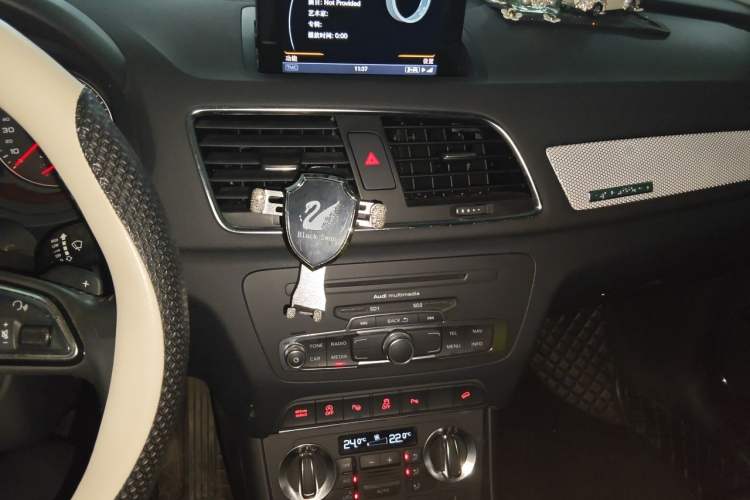 Used Audi Q3 2013 40 TFSI quattro Luxury Model Audio And AC Panel