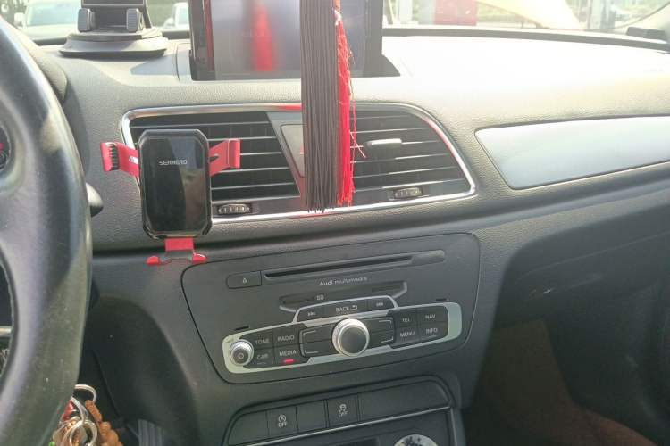 Used Audi Q3 2013 35 TFSI Comfort Model Audio And AC Panel