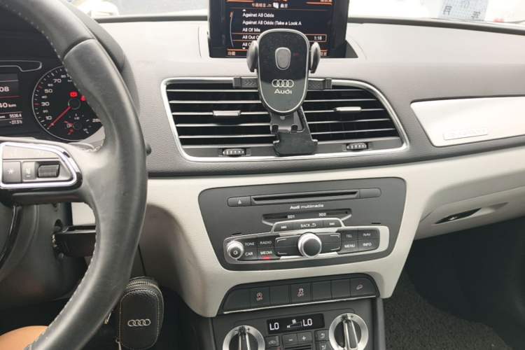 Used Audi Q3 2013 35 TFSI quattro Comfort Model Audio And AC Panel