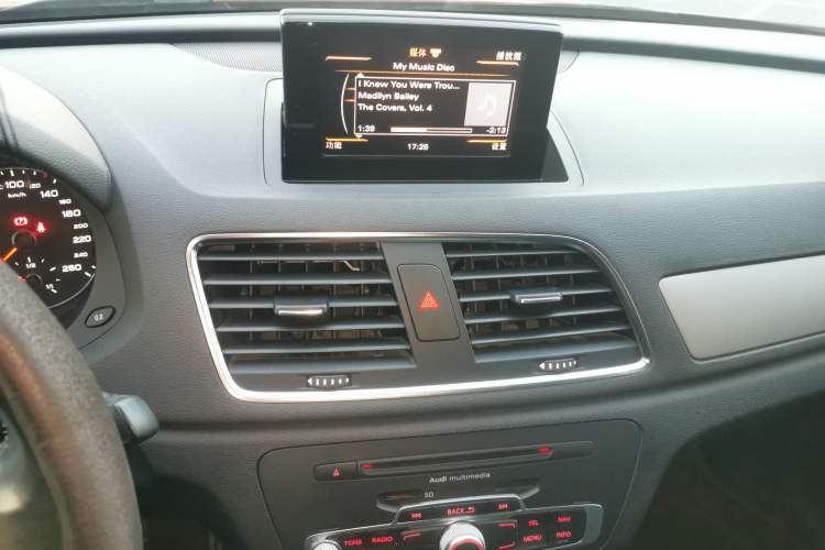 Used Audi Q3 2013 35 TFSI Ambition Edition Audio And AC Panel