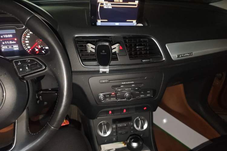 Used Audi Q3 2013 35 TFSI quattro Technology Edition Audio And AC Panel