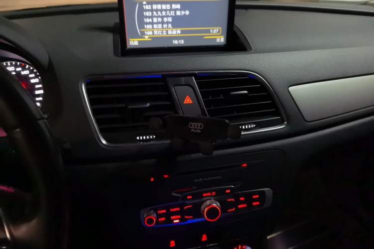 Used Audi Q3 2013 35 TFSI Ambition Edition Audio And AC Panel
