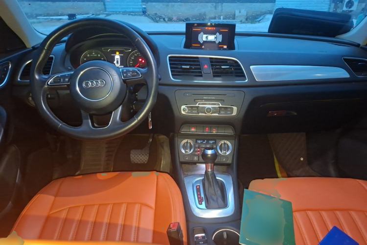 Used Audi Q3 2013 35 TFSI Comfort Model Center Console