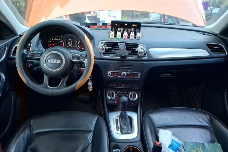Used Audi Q3 2013 35 TFSI Comfort Model Center Console