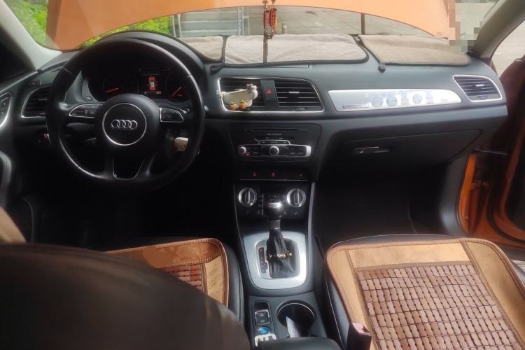 Used Audi Q3 2013 35 TFSI quattro Luxury Model Center Console