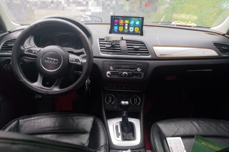 Used Audi Q3 2013 35 TFSI Comfort Model Center Console