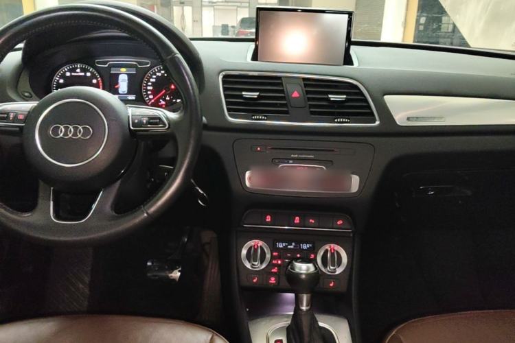 Used Audi Q3 2013 35 TFSI quattro Technology Edition Center Console