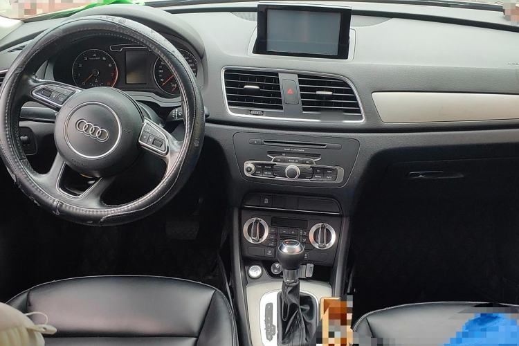 Used Audi Q3 2013 35 TFSI Ambition Edition Center Console