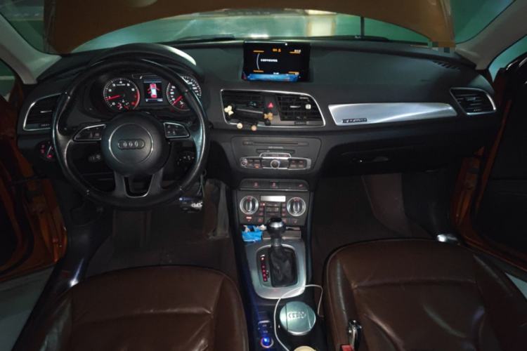 Used Audi Q3 2013 35 TFSI Comfort Model Center Console
