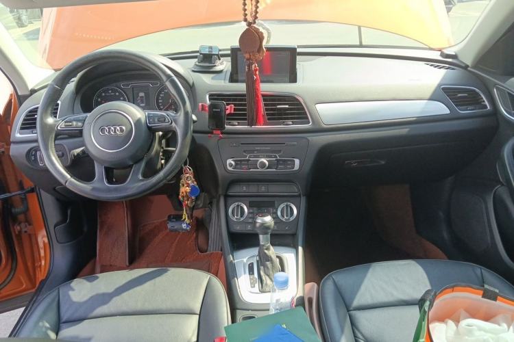 Used Audi Q3 2013 35 TFSI Comfort Model Center Console