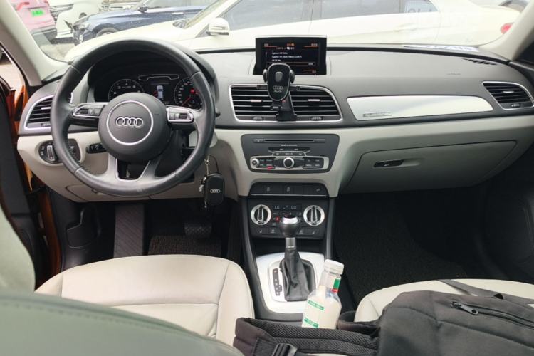 Used Audi Q3 2013 35 TFSI quattro Comfort Model Center Console
