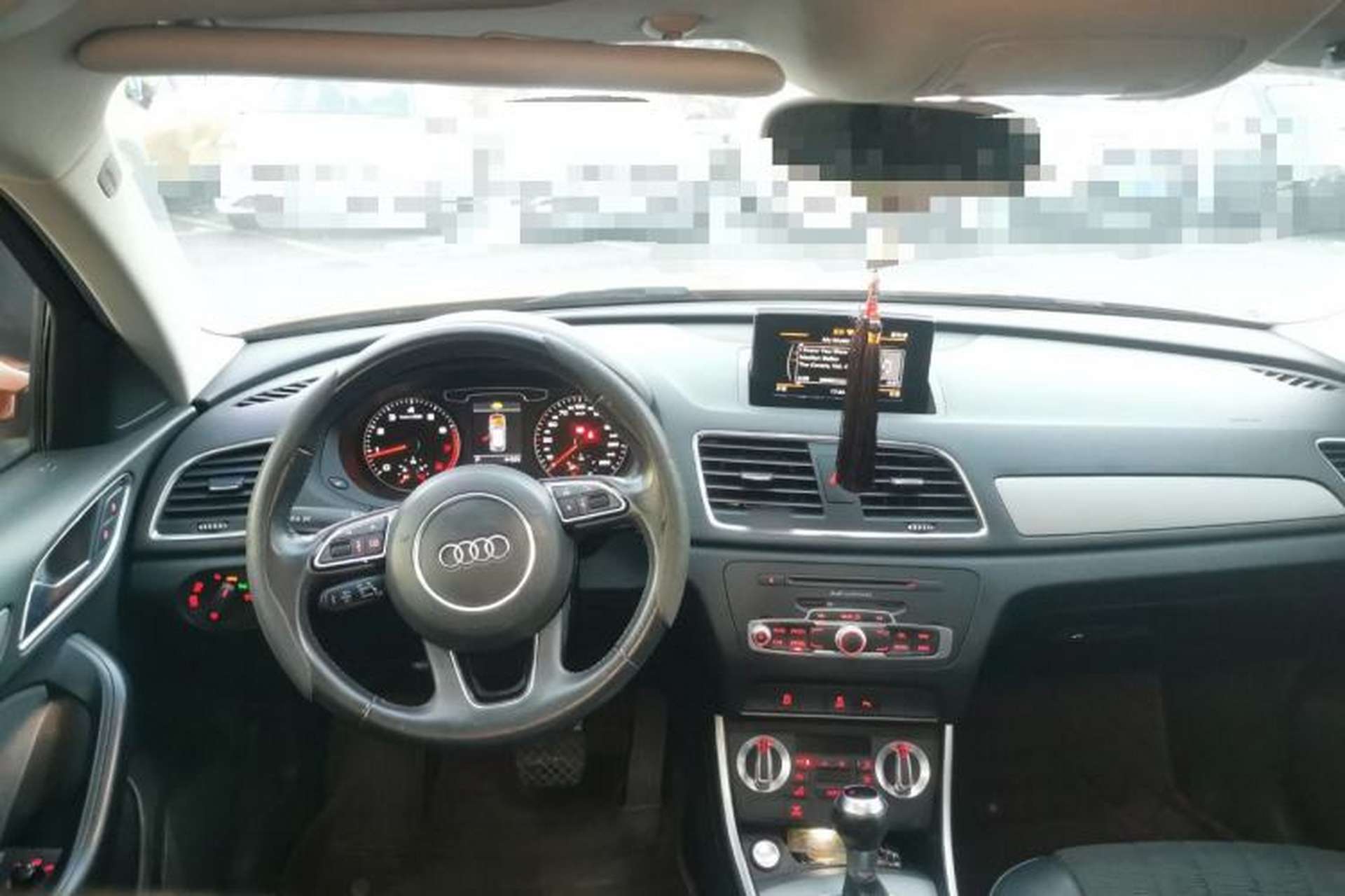 Used Audi Q3 2013 35 TFSI Ambition Edition Center Console
