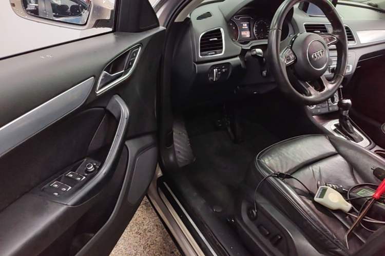 Used Audi Q3 2013 35 TFSI Comfort Model Driver Seat