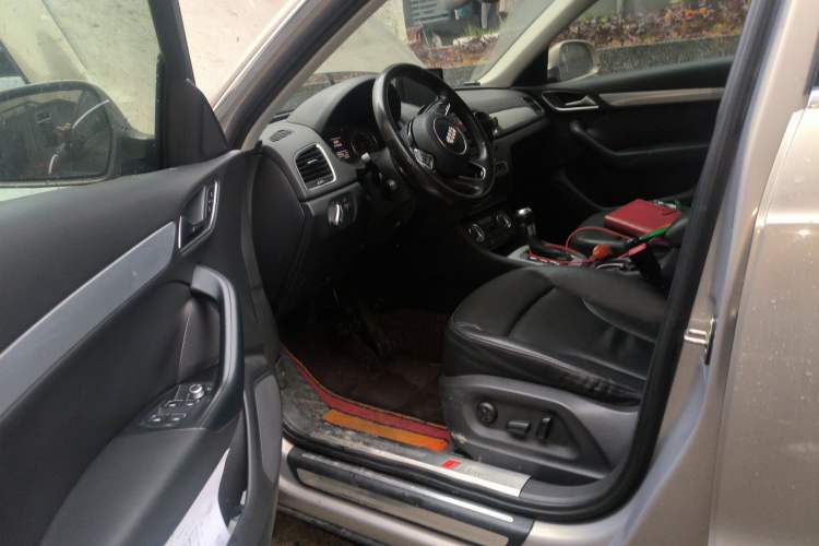 Used Audi Q3 2013 35 TFSI Comfort Model Driver Seat