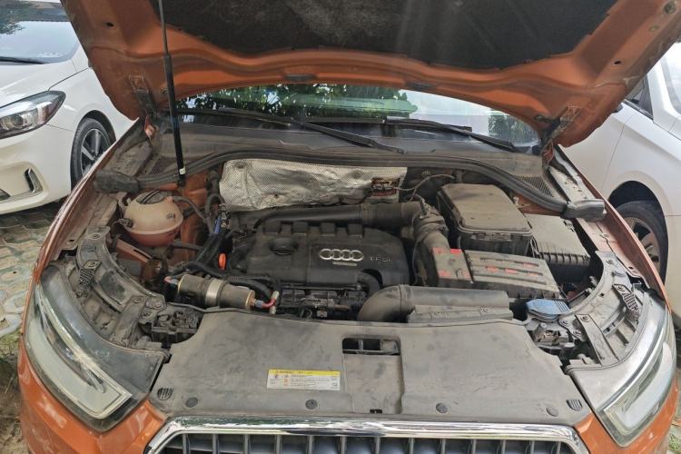 Used Audi Q3 2013 35 TFSI quattro Luxury Model Engine Bay
