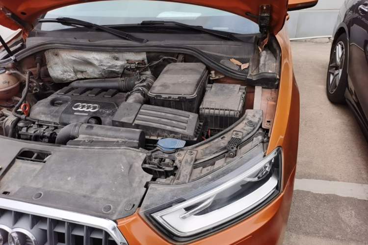 Used Audi Q3 2013 35 TFSI Comfort Model Engine Bay Left