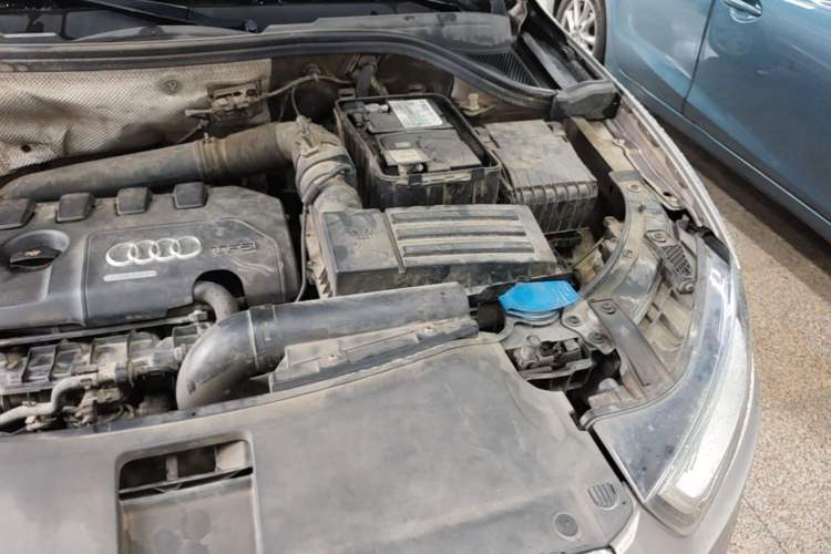Used Audi Q3 2013 35 TFSI Comfort Model Engine Bay Left