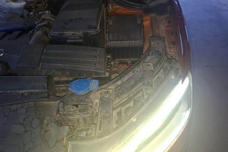 Used Audi Q3 2013 35 TFSI Comfort Model Engine Bay Left