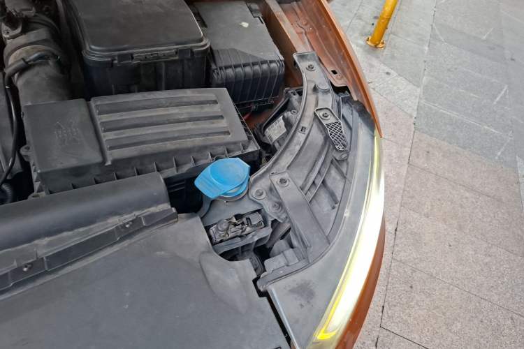 Used Audi Q3 2013 35 TFSI Comfort Model Engine Bay Left