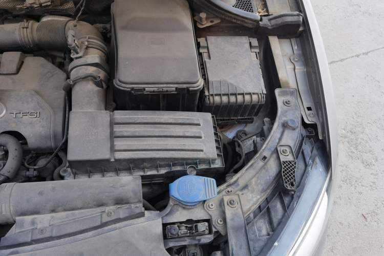 Used Audi Q3 2013 35 TFSI Comfort Model Engine Bay Left