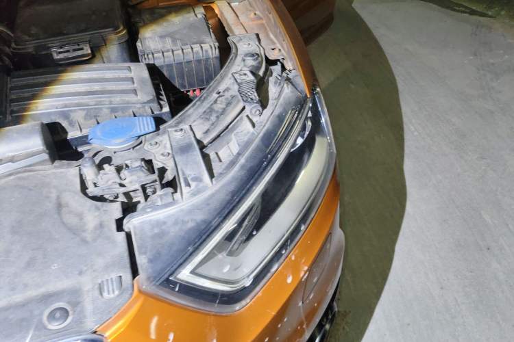 Used Audi Q3 2013 35 TFSI Comfort Model Engine Bay Left