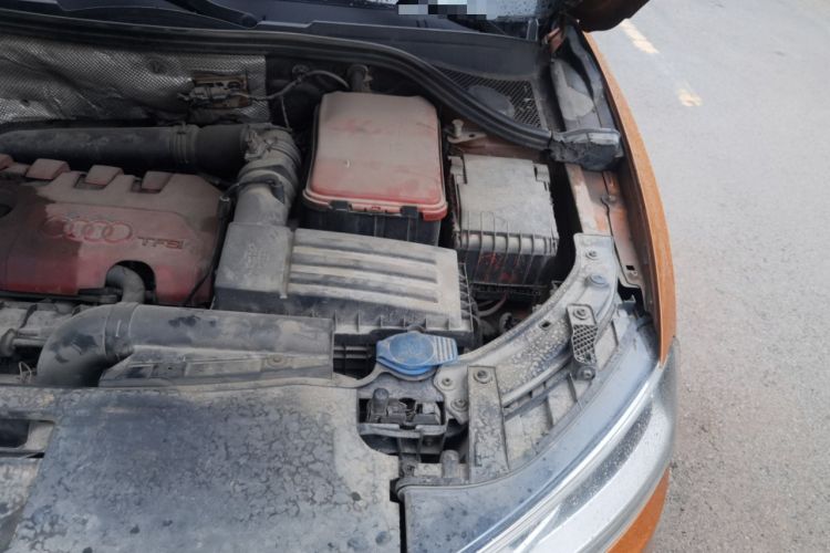 Used Audi Q3 2013 35 TFSI Comfort Model Engine Bay Left
