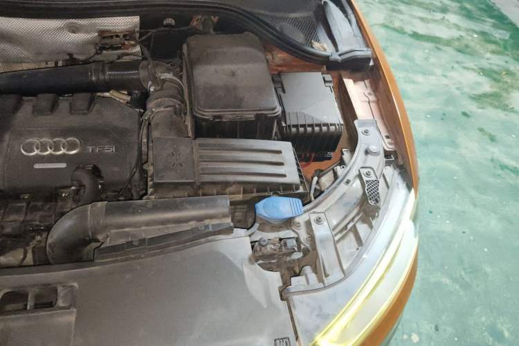 Used Audi Q3 2013 35 TFSI Comfort Model Engine Bay Left