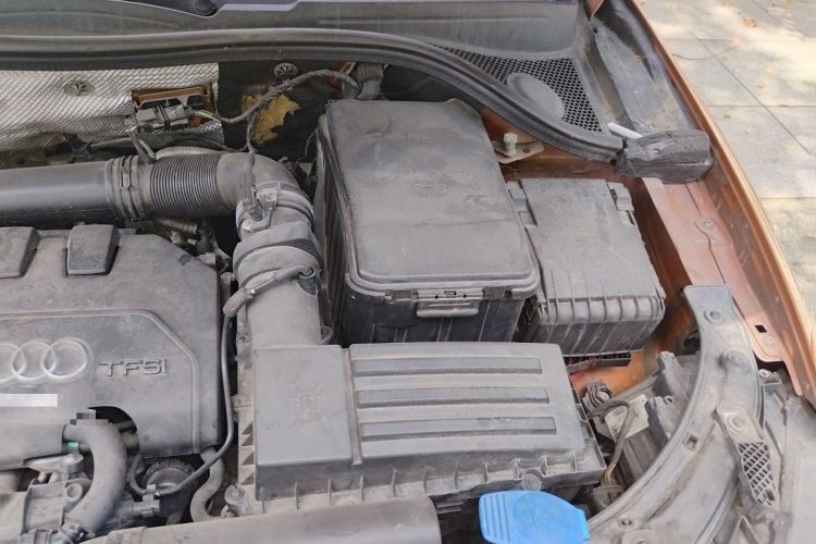 Used Audi Q3 2013 35 TFSI Comfort Model Engine Bay Left