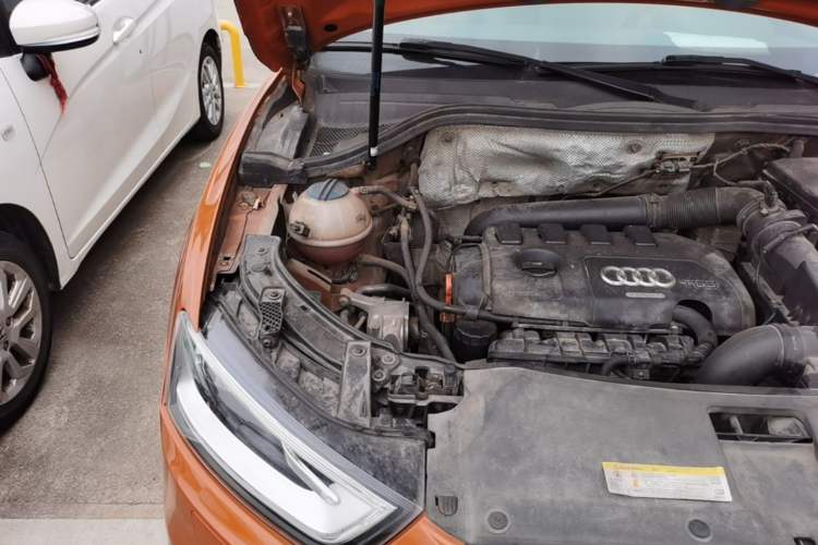 Used Audi Q3 2013 35 TFSI Comfort Model Engine Bay Right