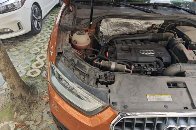 Used Audi Q3 2013 35 TFSI quattro Luxury Model Engine Bay Right