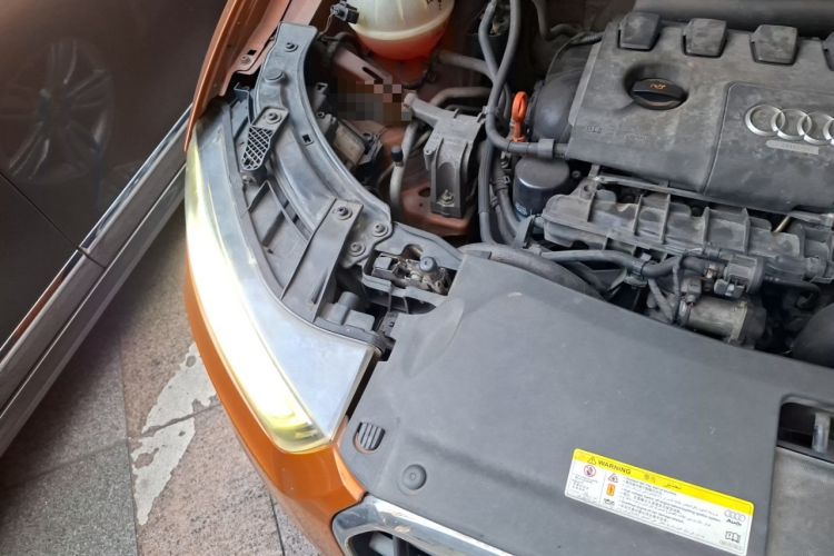 Used Audi Q3 2013 35 TFSI Comfort Model Engine Bay Right