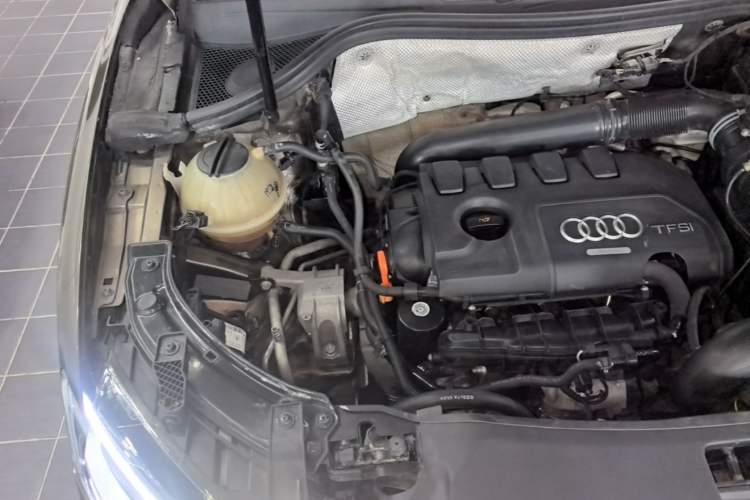 Used Audi Q3 2013 35 TFSI quattro Technology Edition Engine Bay Right