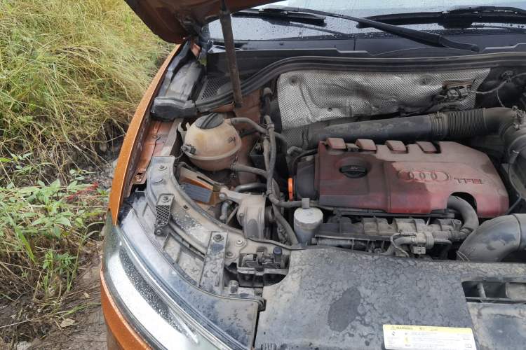 Used Audi Q3 2013 35 TFSI Comfort Model Engine Bay Right