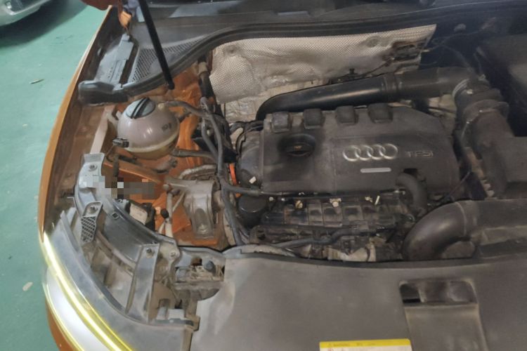 Used Audi Q3 2013 35 TFSI Comfort Model Engine Bay Right