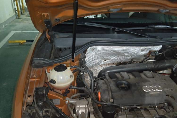 Used Audi Q3 2013 40 TFSI quattro Luxury Model Engine Bay Right