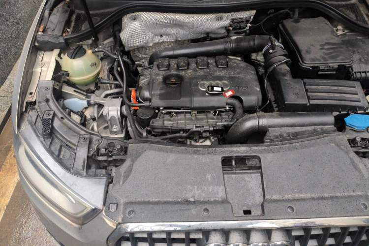 Used Audi Q3 2013 35 TFSI Comfort Model Engine Bay Right