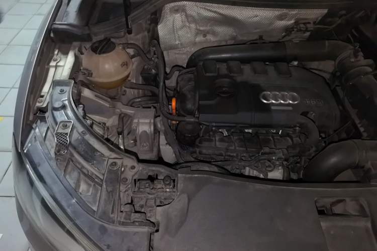 Used Audi Q3 2013 35 TFSI Ambition Edition Engine Bay Right