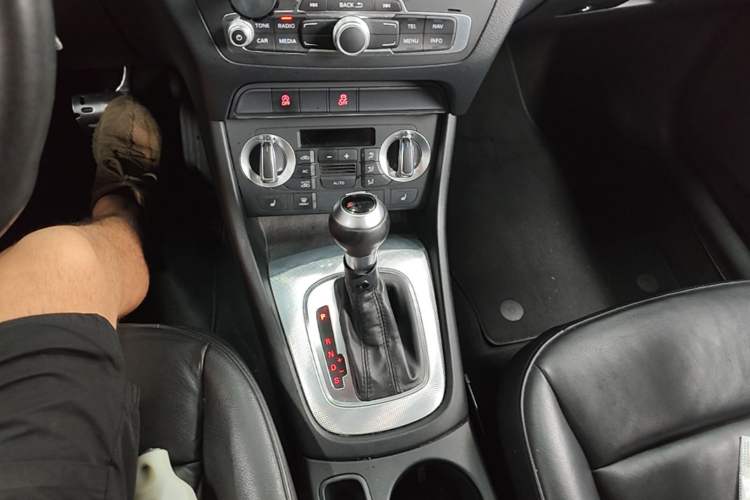Used Audi Q3 2013 35 TFSI Comfort Model Gear Lever