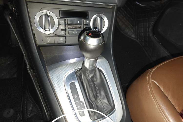 Used Audi Q3 2013 35 TFSI Ambition Edition Gear Lever