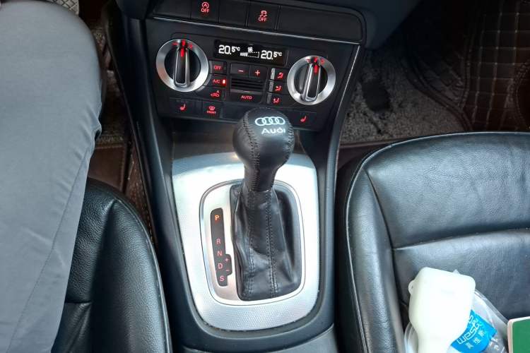 Used Audi Q3 2013 35 TFSI Comfort Model Gear Lever