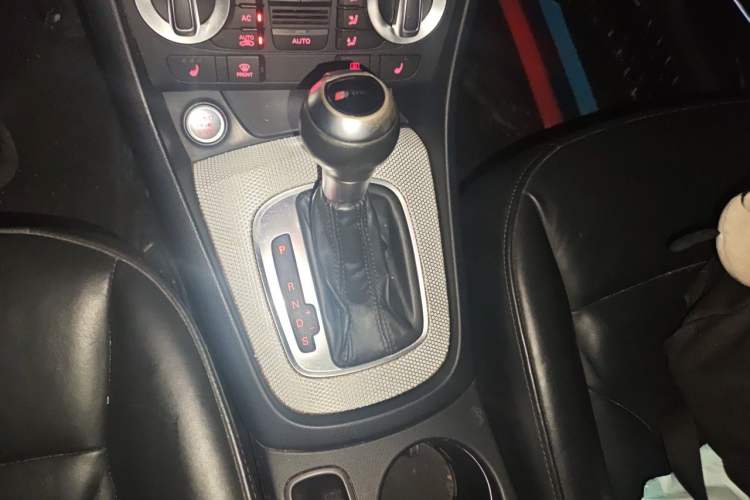Used Audi Q3 2013 40 TFSI quattro Luxury Model Gear Lever