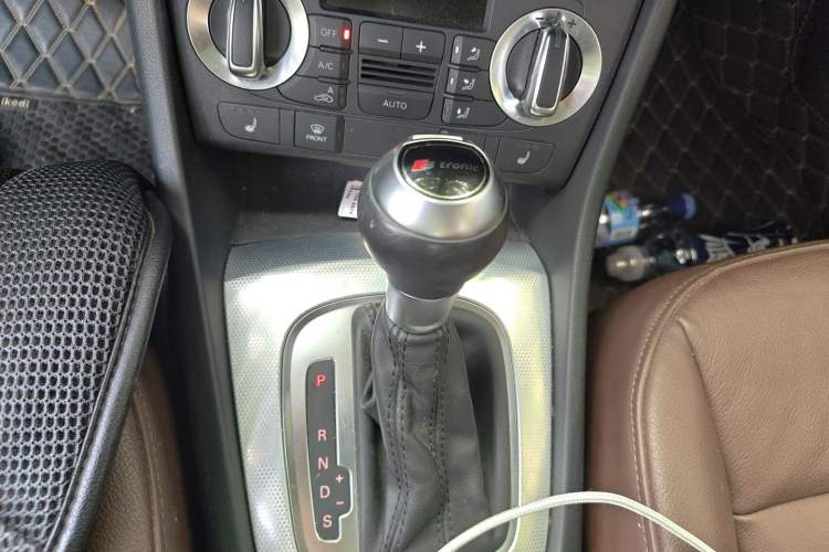 Used Audi Q3 2013 35 TFSI quattro Comfort Model Gear Lever