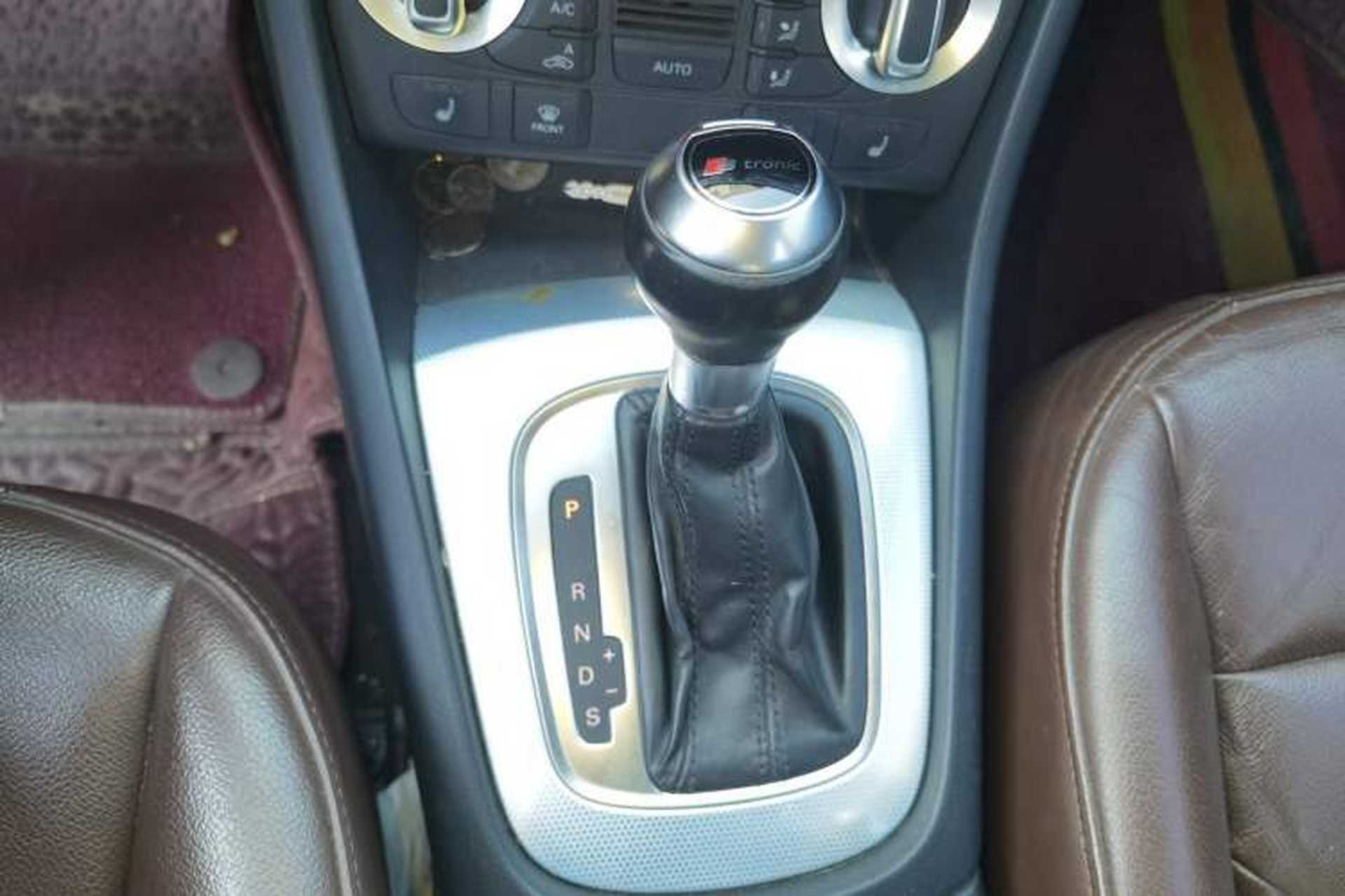 Used Audi Q3 2013 35 TFSI Comfort Model Gear Lever